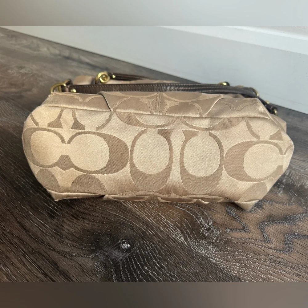 Coach Tan Hobo Bag with Gold Accents - Picture 4 of 9